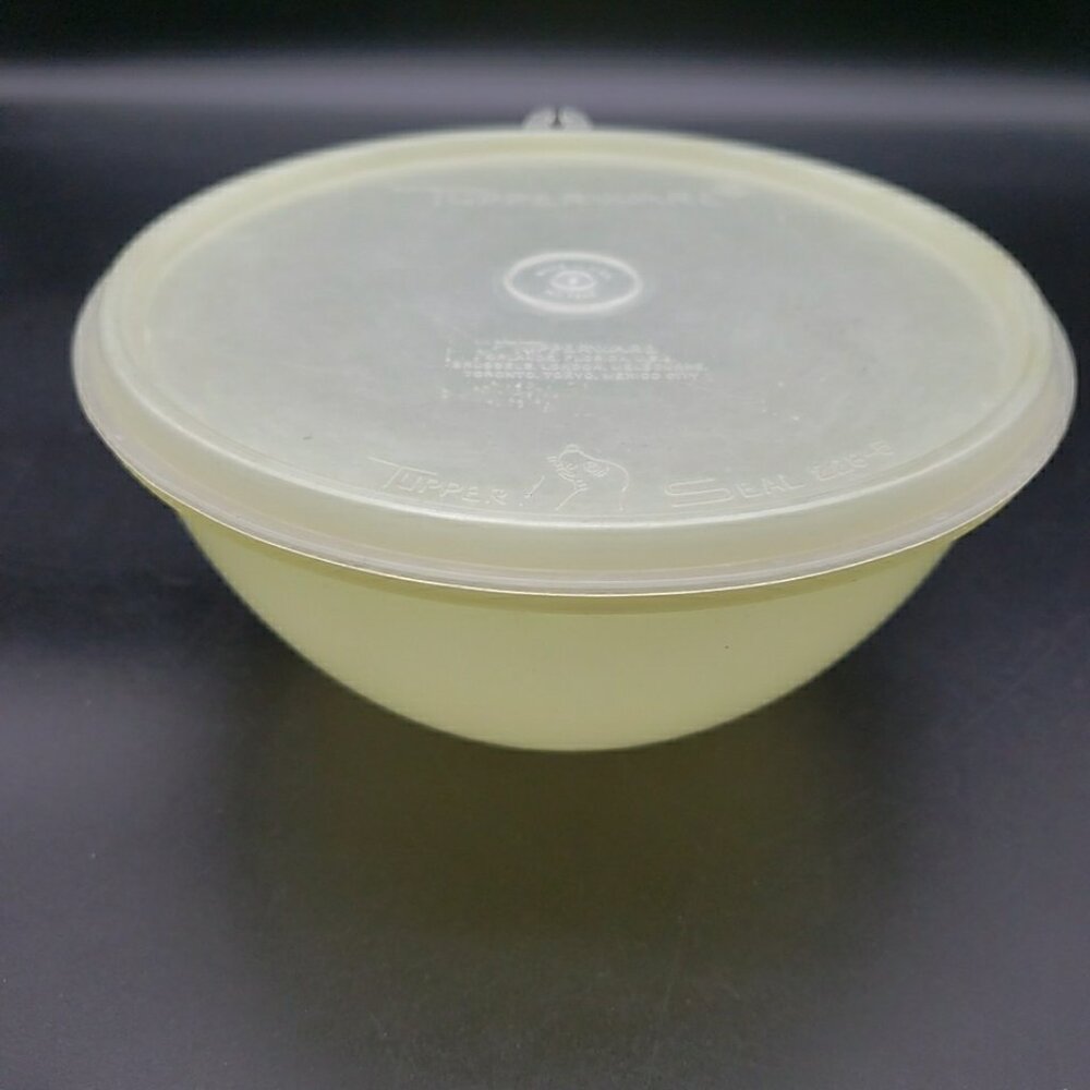 Vintage Tupperware Bowl 236-3 Yellow w/ 228-5 Lid Sheer Seal Retro Kitchen